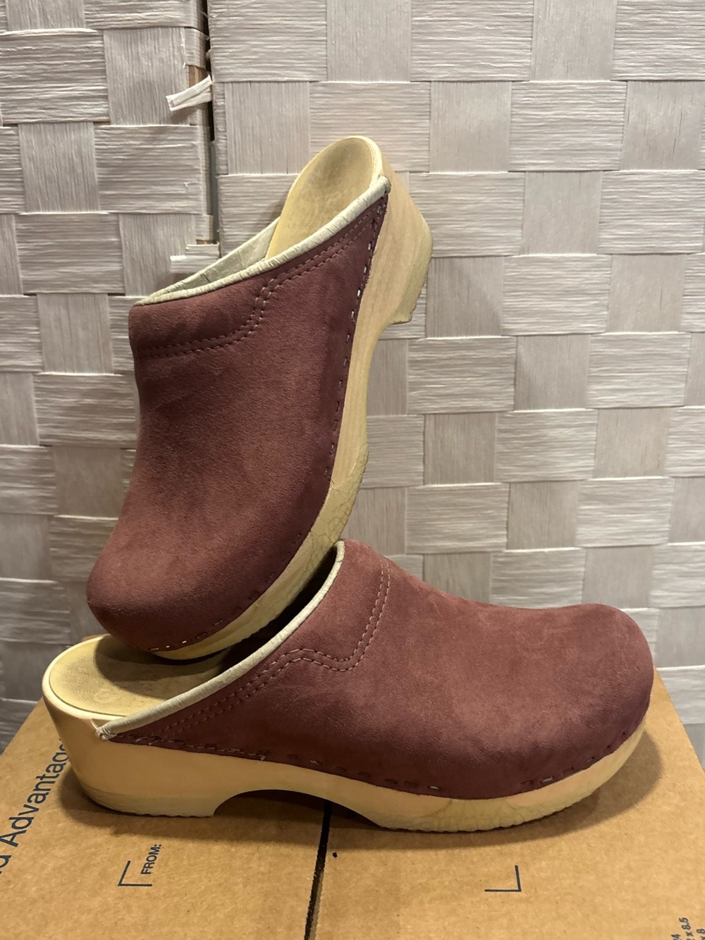 Sven 38 Women mauve Suede Clogs, folk, hippie, cottagecore, made in USA, natural